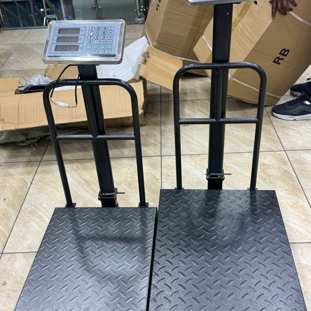 Alternative view of 300kg Electronic Platform Scale with Guardrail English Version – Heavy-Duty Digital Pricing Scale for Shops, Warehouses & Businesses